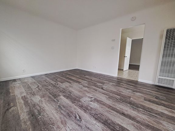 3rd image of 912 N Market St APT 1