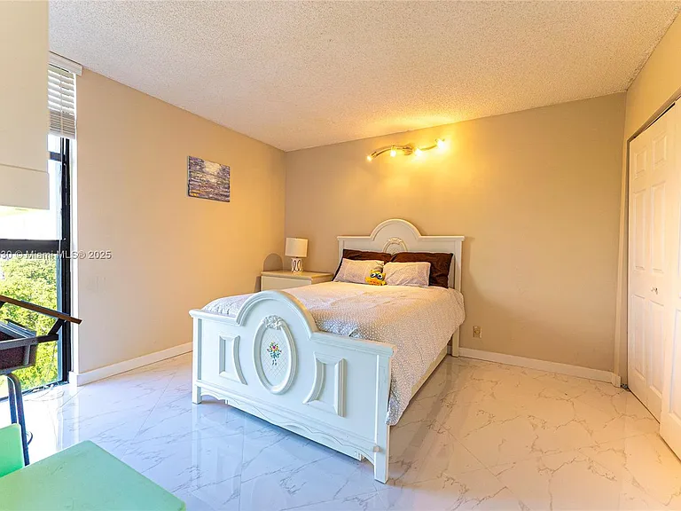 20225 NE 34th Ct #818 — Photo 9