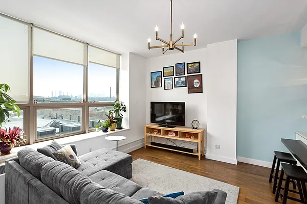 Sold by Modern Spaces | media 2