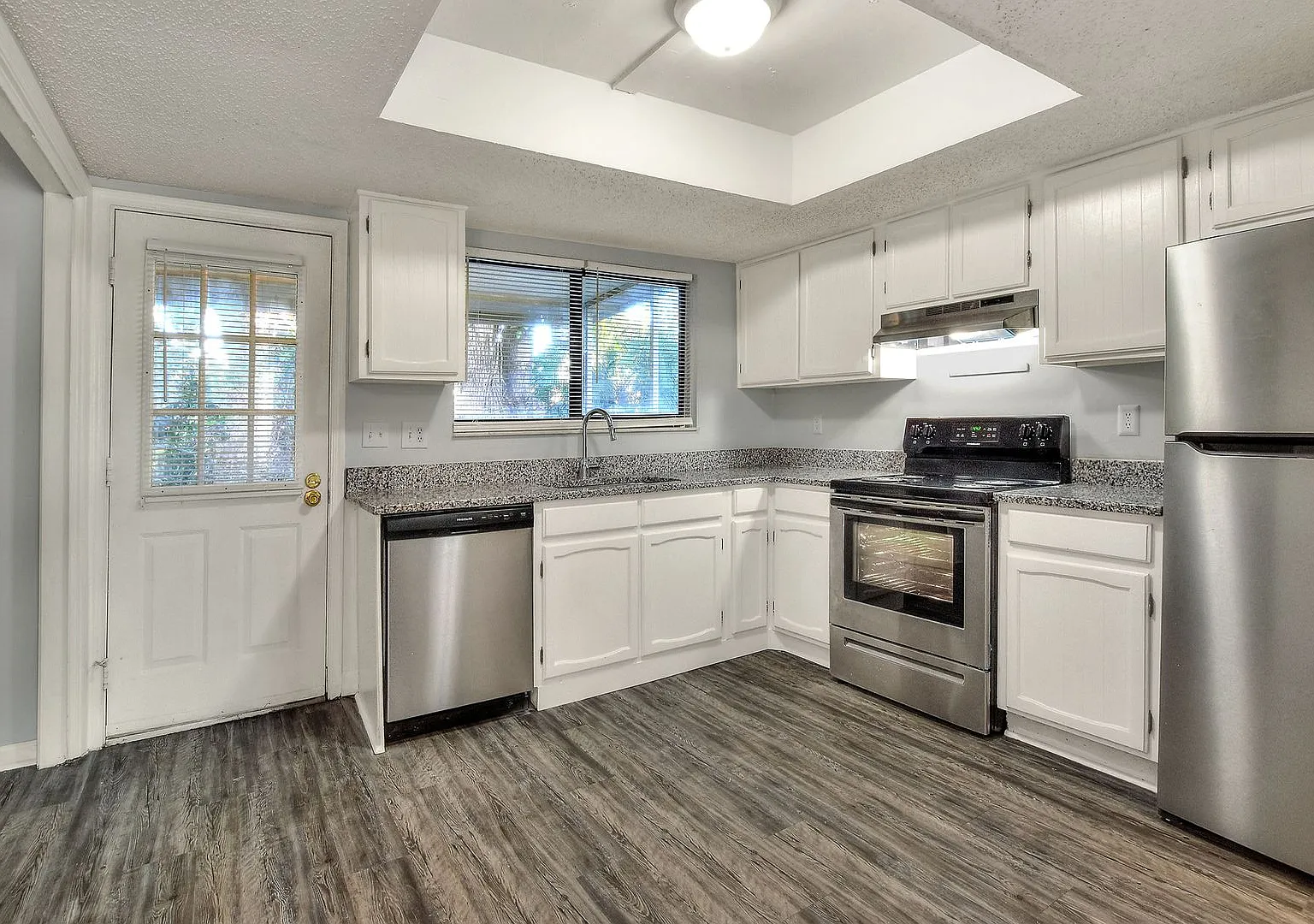 Two-Bedroom Townhouse with Views of County Park — Photo 2