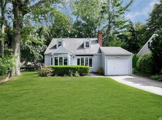 28 Marion St, Greenvale, NY 11548
