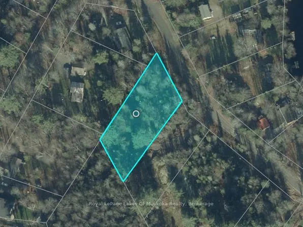 282 Balsam Chutes Rd, Huntsville, ON P0B 1L0