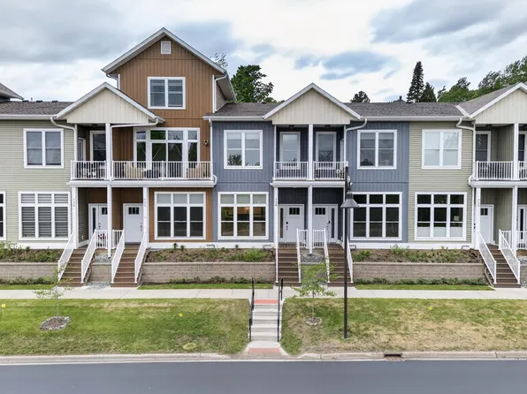 728 S Lakeshore Blvd, Marquette, MI 49855