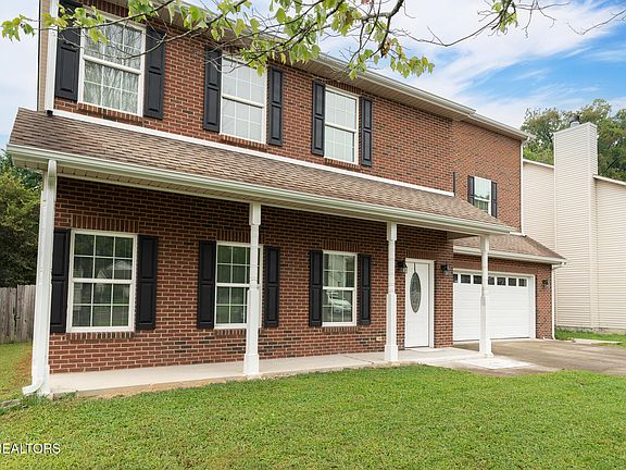 3rd image of 819 Dowry Ln