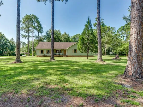 511 W 10th St, Woodbine, GA 31569