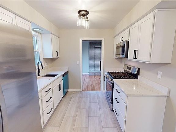 4th image of 17126 Scottsdale Blvd