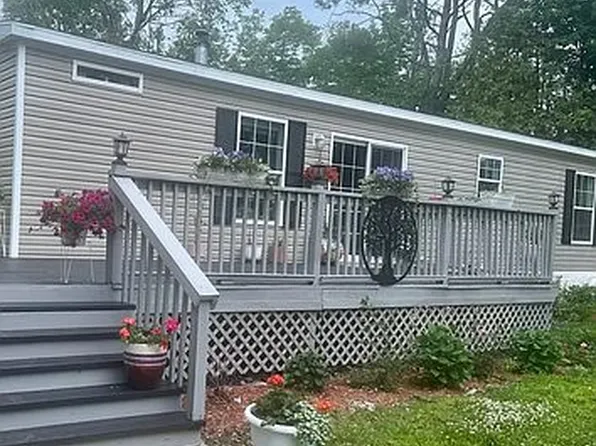 19 Elm St, Guilford, ME 04443