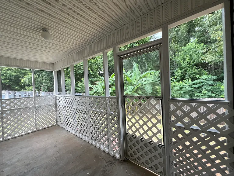 2366 Trafalgar Dr — Photo 27