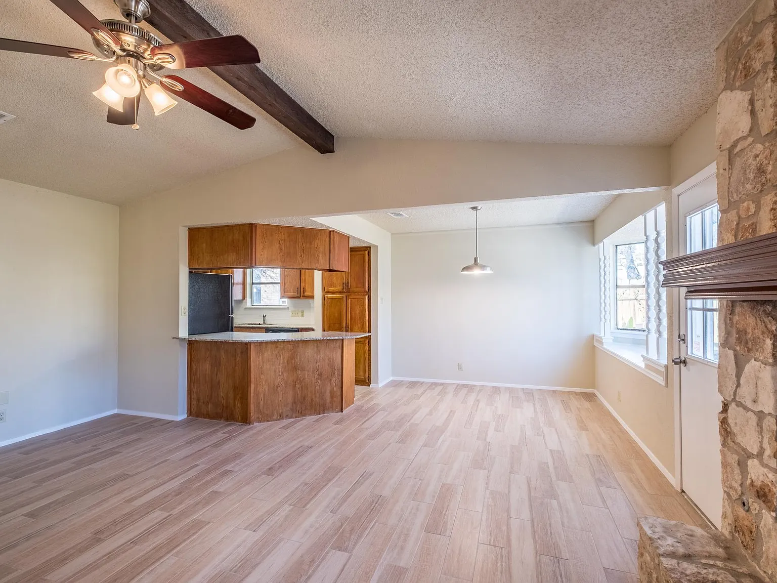 3 bed, 1328 sqft, $1,795 — Photo 2