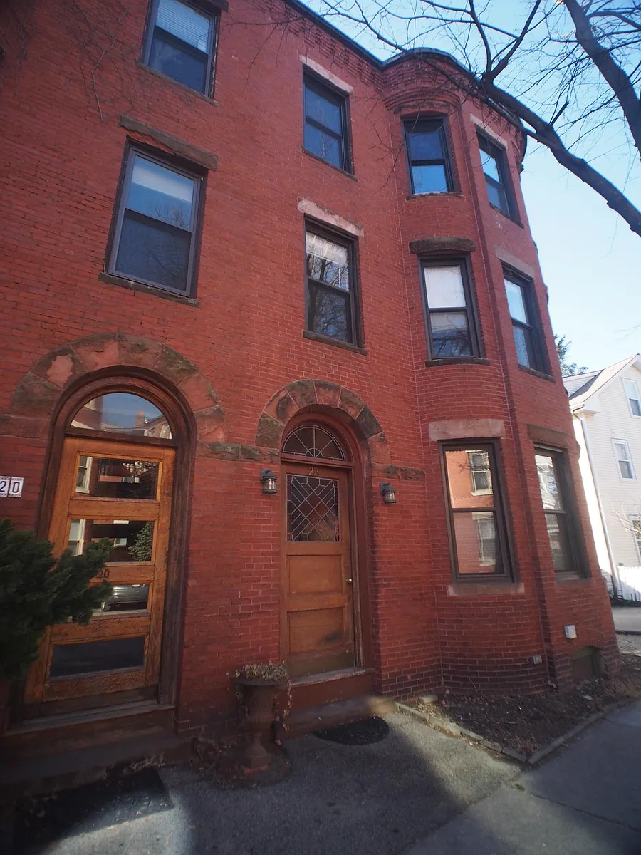 Building Photo - 22 Perry St #3