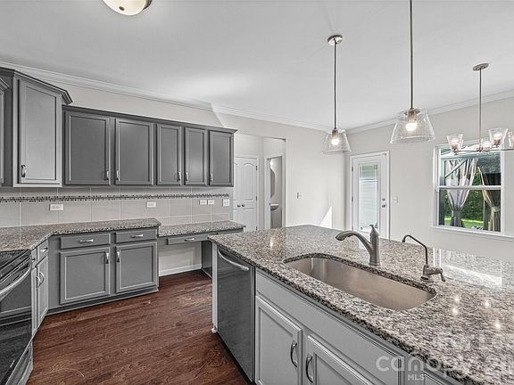 5th image of 2437 Grinstead Ct