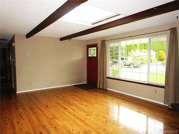 3rd image of 13516 103rd Ave E