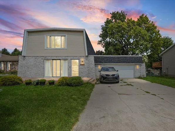 3562 Sunrise Dr, Crown Point, IN 46307