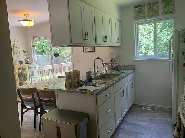 391 Cloverdale Rd — Photo 3