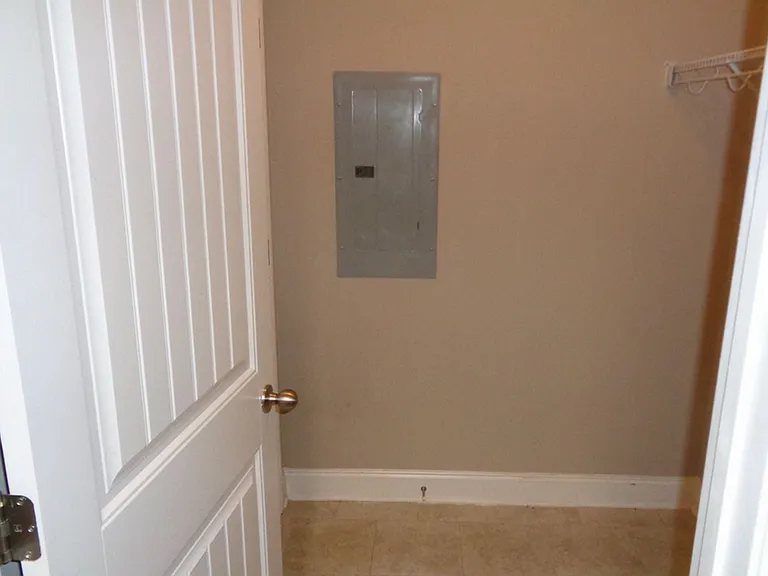 422 Walker Cir — Photo 4