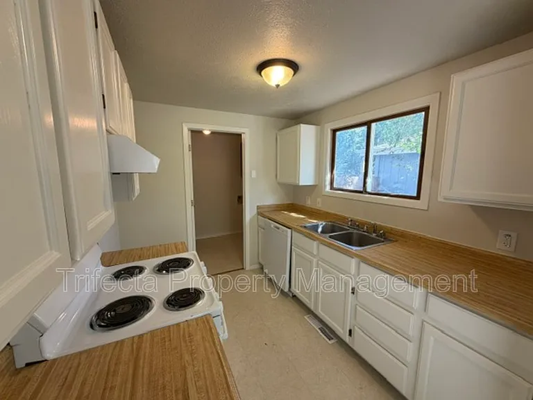 3313 Dunbar Ave — Photo 3