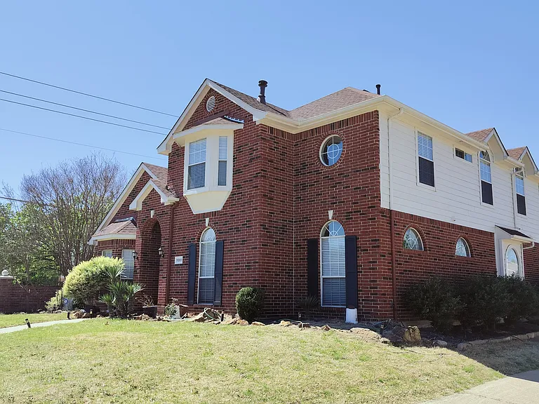 8001 Case Dr — Photo 1