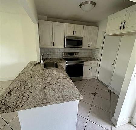 2nd image of 540 SE 2nd Ave APT J5