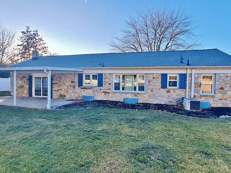 1170 Westminster Ave — Photo 45