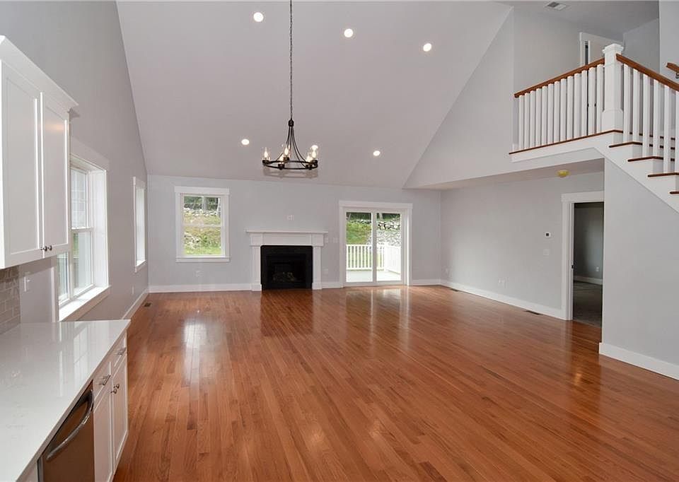 116 Stonebridge Ln Warwick RI | Zillow