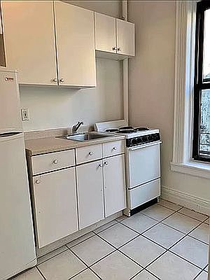 3rd image of 171 Thompson St #26A