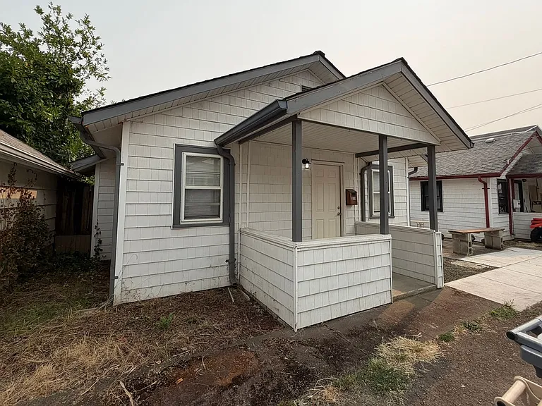 318 Washington St SW — Photo 6
