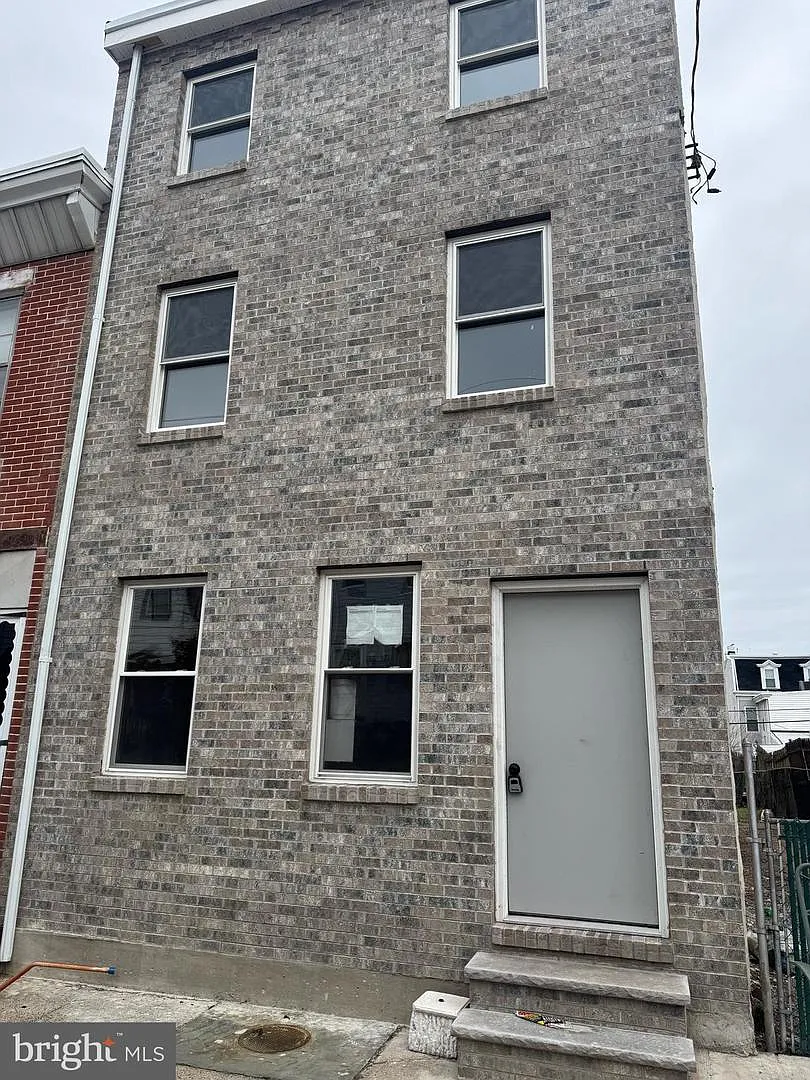 2713 Pratt St photo 1