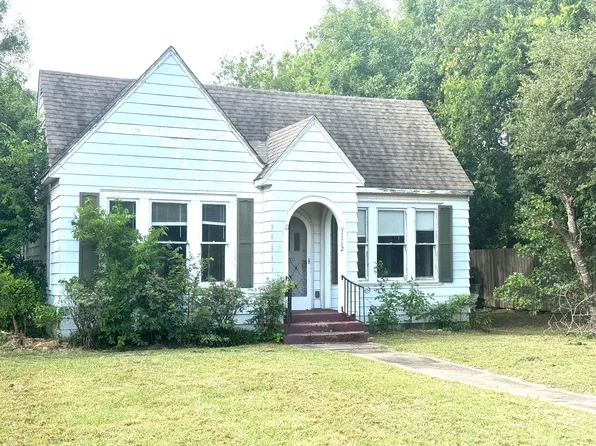 1112 Spruce St, Lockhart, TX 78644