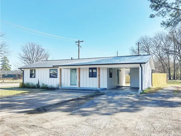 1001 E 1st St, Heavener, OK 74937