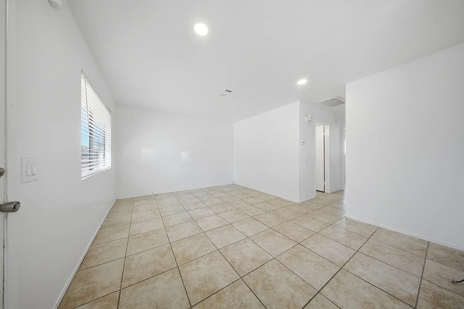 2 bed, 801 sqft, $2,400 — Photo 2