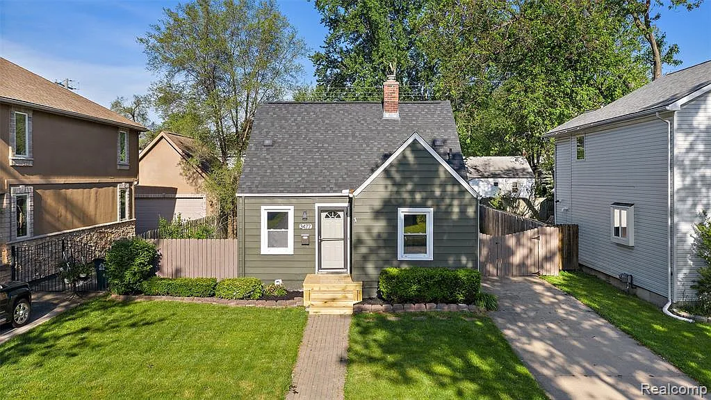 3 bed, 1.5 bath, 950 sqft, $2,400 — Photo 1