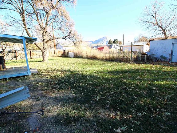 5th image of 648 Lois St