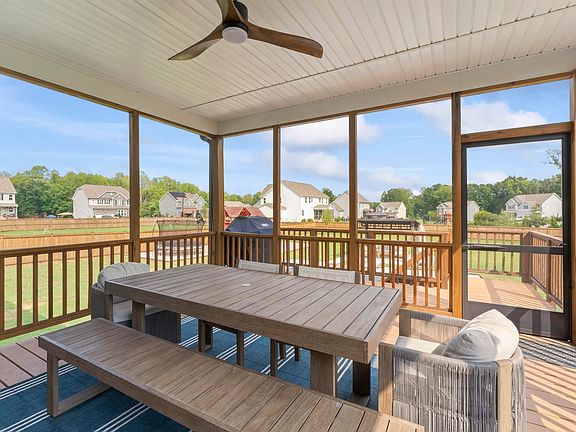 5th image of 708 Pine Spur Ln