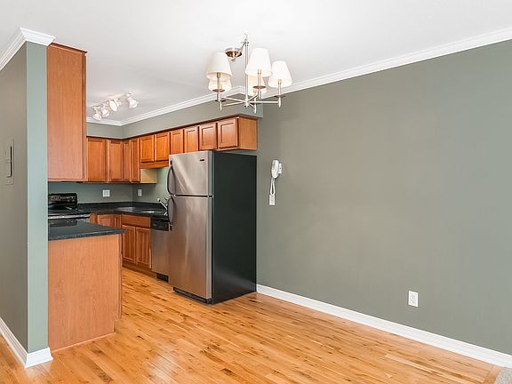 5th image of 2727 43rd St W #304