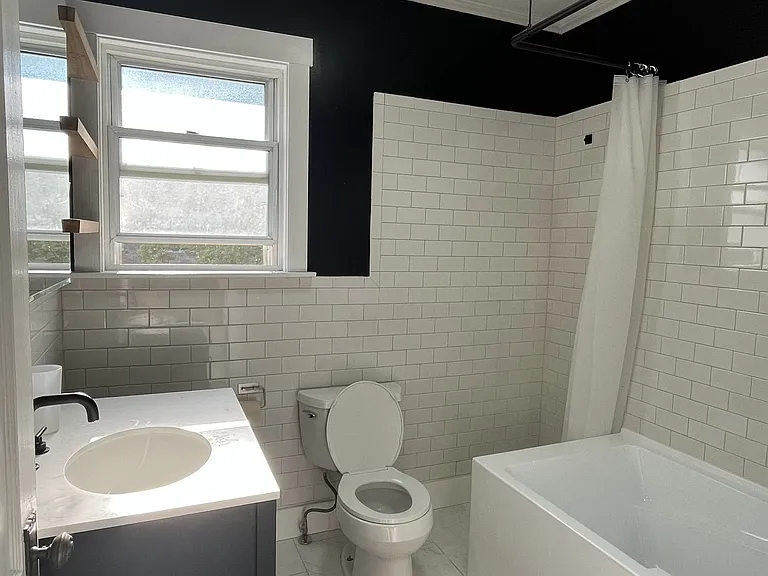 251 Robinson St #2 — Photo 10