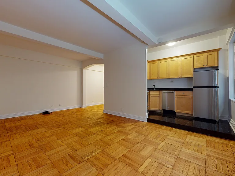141 E 56th St #4J — Photo 4