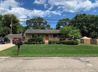 2960 Fisher Ave, Commerce Township, MI 48390