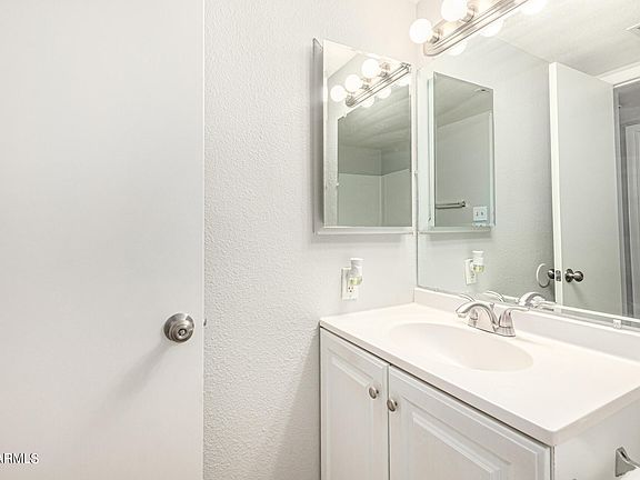 4th image of 4621 E SOUTHGATE Avenue