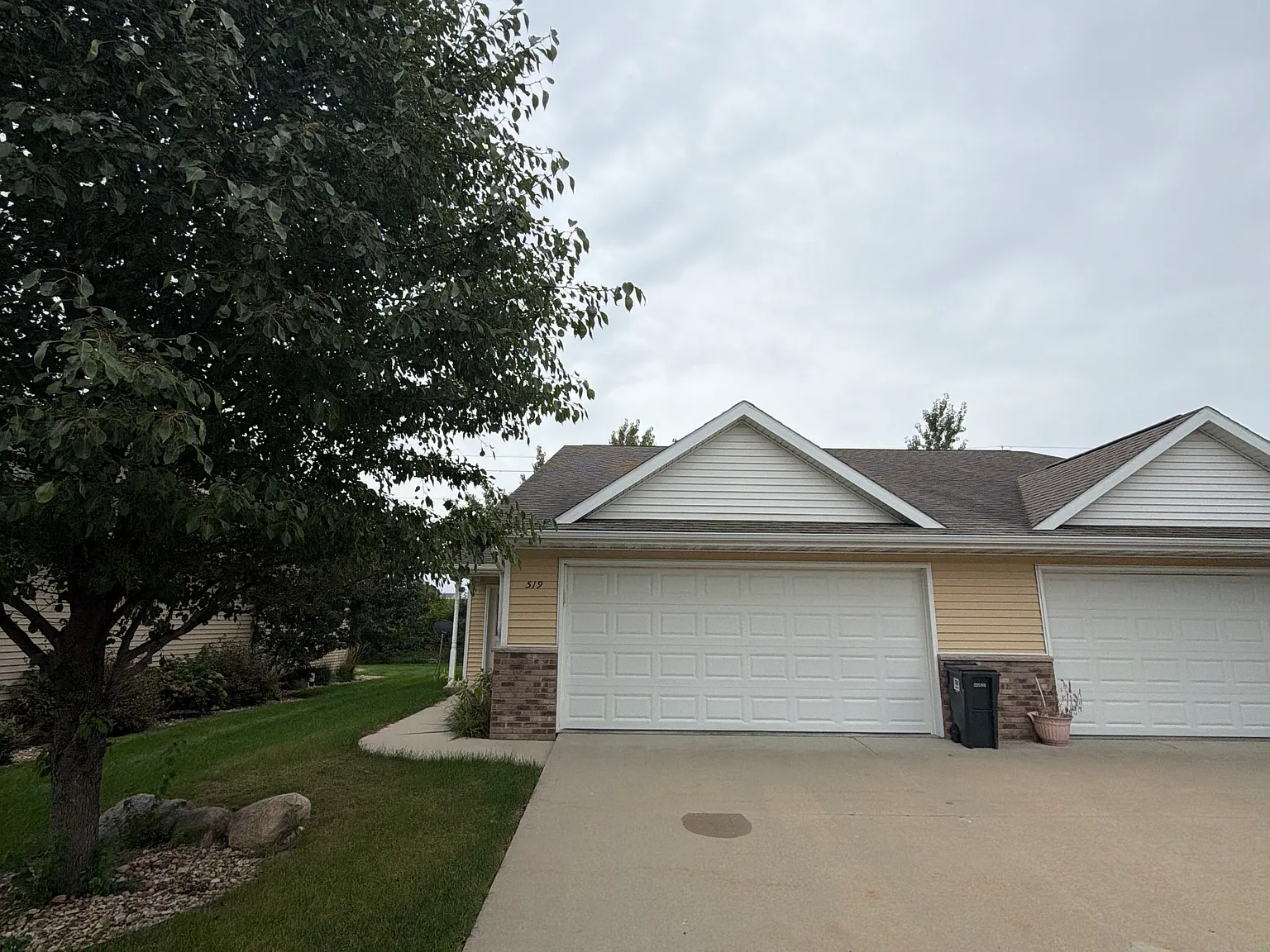 2 bed, $1,600 — Photo 2