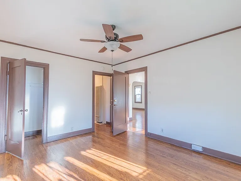 2226 S Redondo Blvd — Photo 14