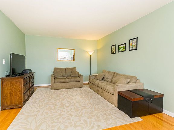2nd image of 3777 Independence Ave APT 5A