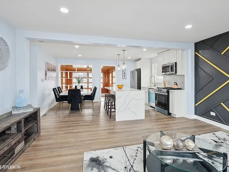 1001 Oakton St — Photo 10
