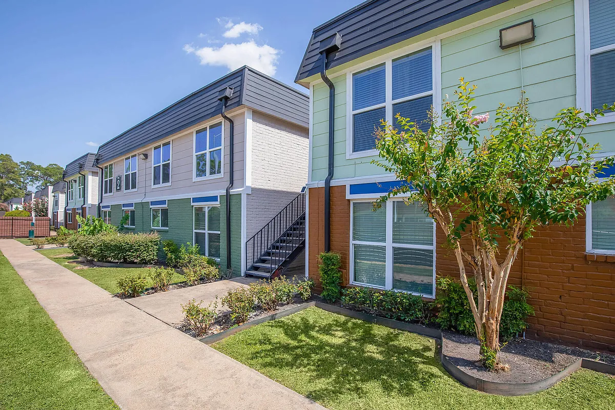 Photo 2 of 52 - Dominion at Oak Forest - Houston, TX Building Photo - Dominion at Oak Forest