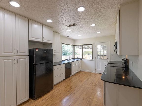 3rd image of 5310 Presidio Rd