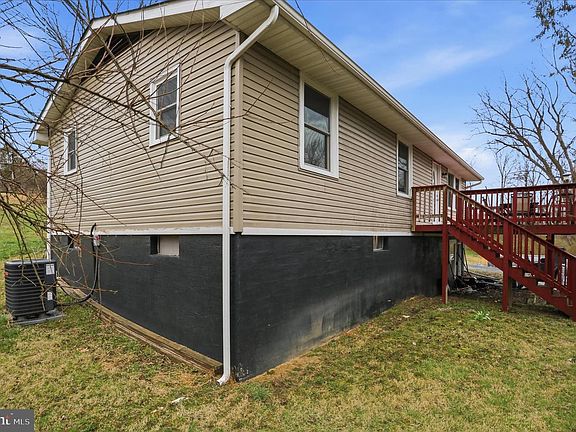 3rd image of 2883 Williamsport Pike