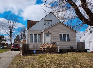 4010 Red Arrow Rd, Flint, MI 48507