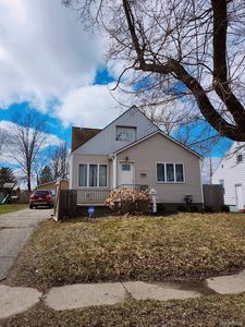 4010 Red Arrow Rd, Flint, MI, 48507