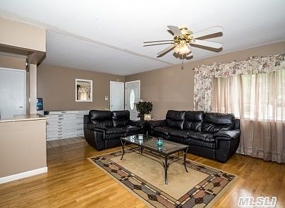 5th image of 35 Champlin St