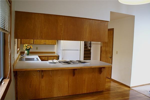 Kitchen w/ large pantry