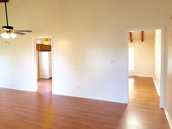 4th image of 240 Marshall Dr
